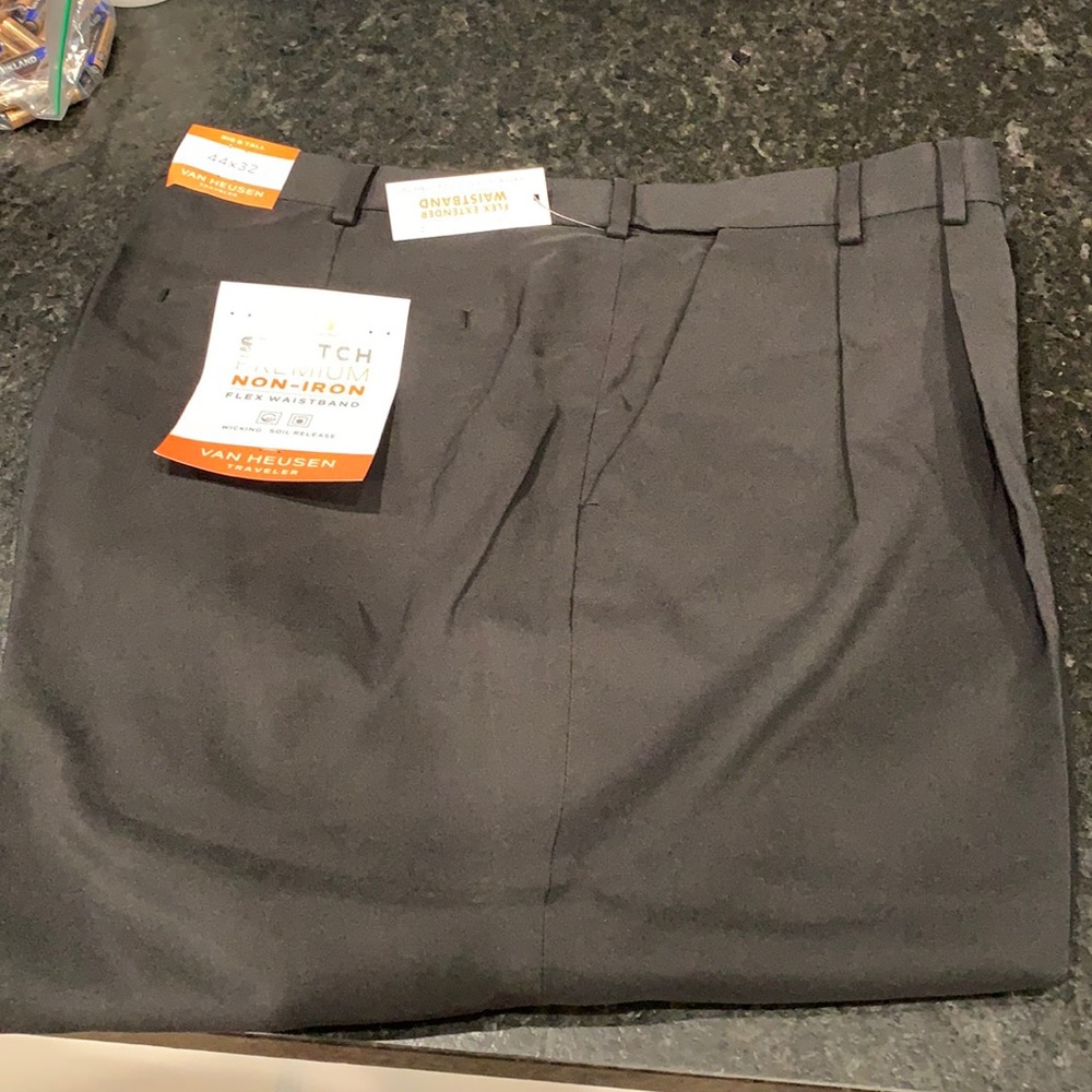 Brand New Van Heusen “Traveler” dress pant 44x32
